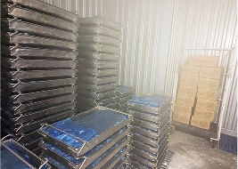 包装商品は急速冷凍庫で凍結